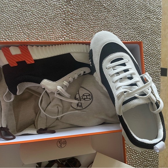 HERMES WOMEN SIZE 40.5 SNEAKERS - Picture 4 of 9